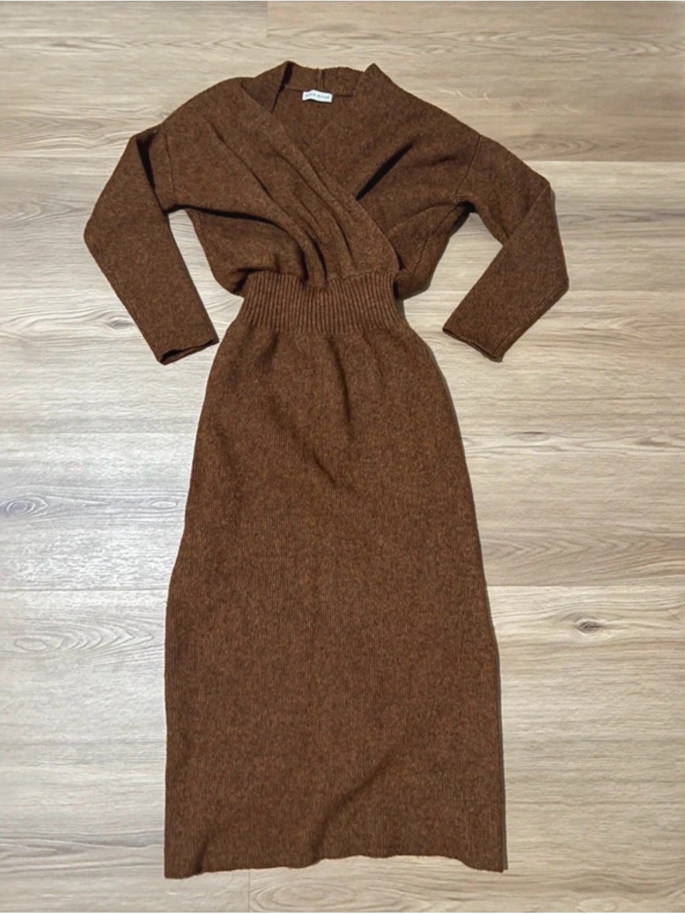 Perfect fall 🍂 Moon River Brown Sweater Knit  Midi Dress